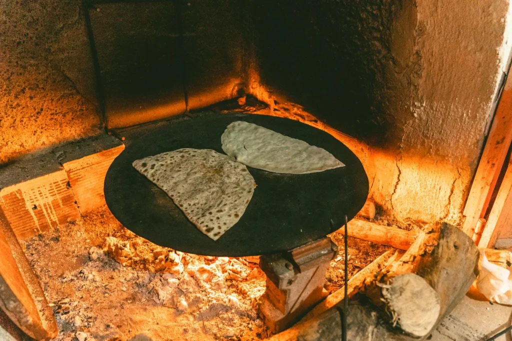 Kat Kat Olur Açılır Mutfağında Saçılır Nedir?