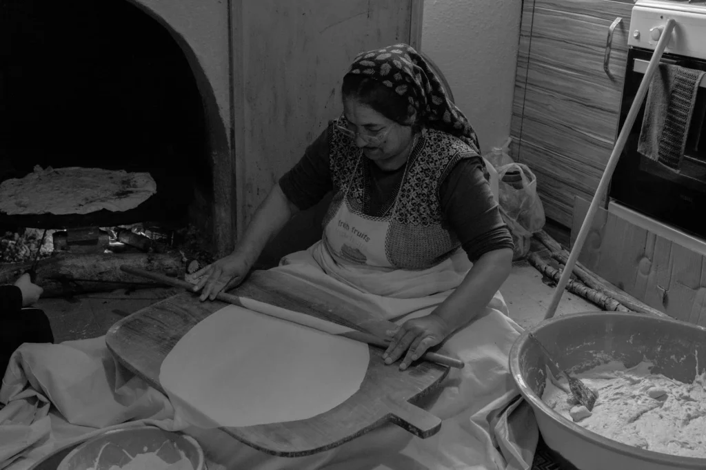 Kat Kat Olur Açılır Mutfağında Saçılır Nedir?