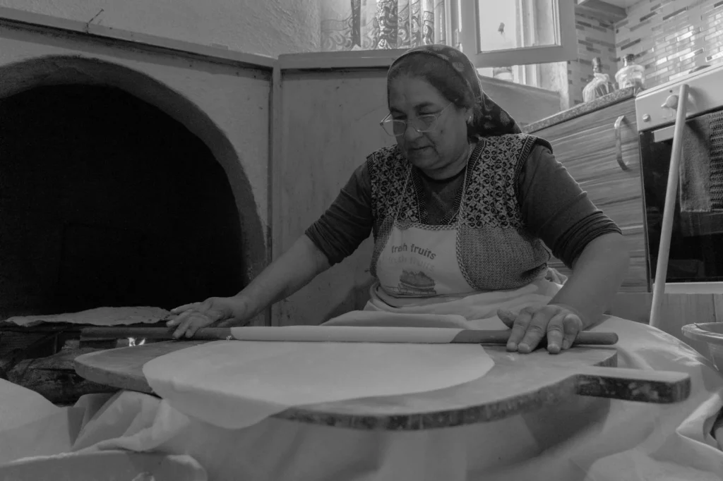 Kat Kat Olur Açılır Mutfağında Saçılır Nedir?
