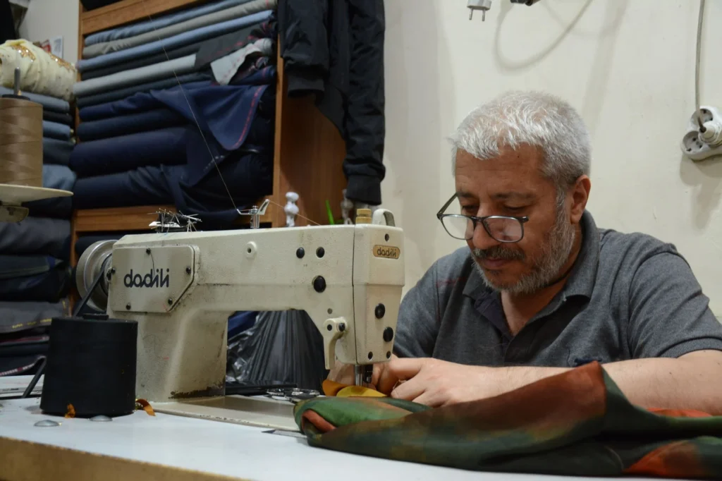 Terziye Dinlen Demişler Atasözünün Devamı Nedir?