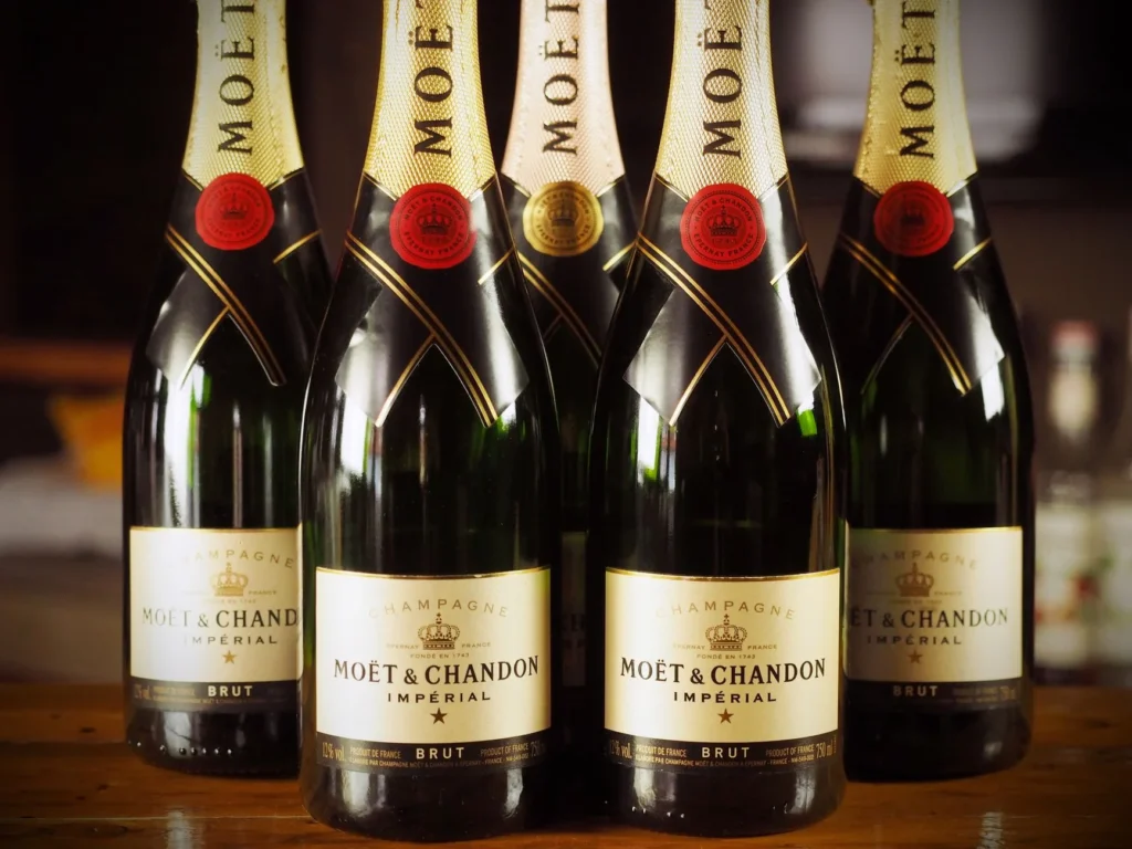 Moët Nedir?