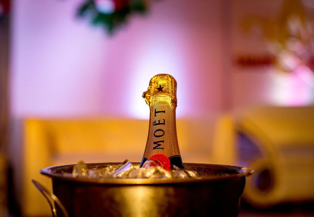 Moët Nedir?